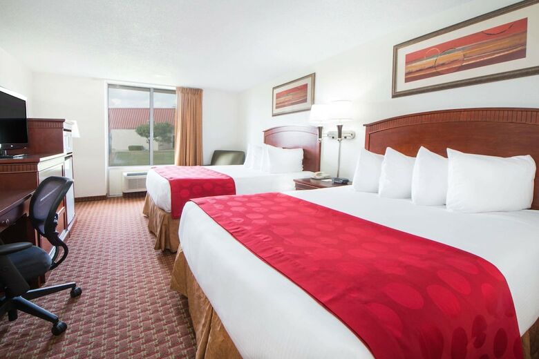 Hotel Ramada By Wyndham Enid