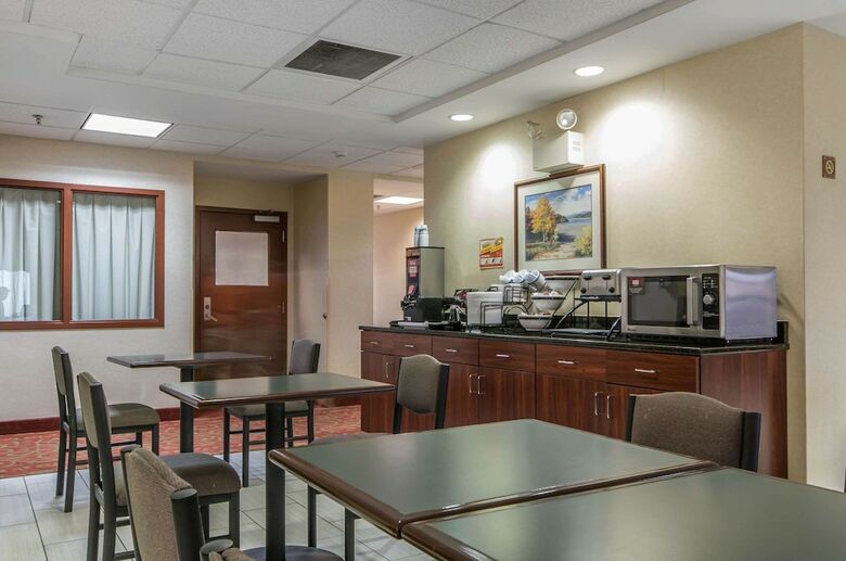 Hotel Comfort Inn & Suites