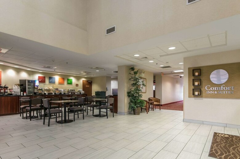 Hotel Comfort Inn & Suites
