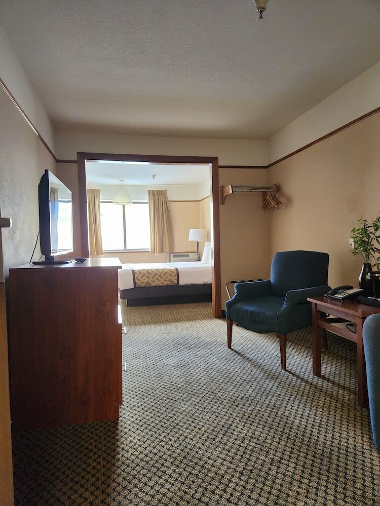Hotel Luxury Inn And Suites