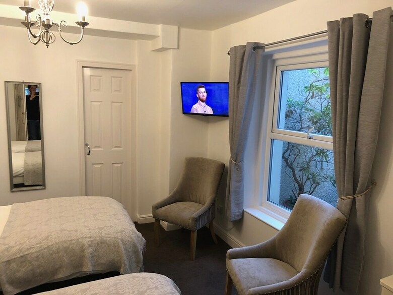 Bed & Breakfast Lynton House