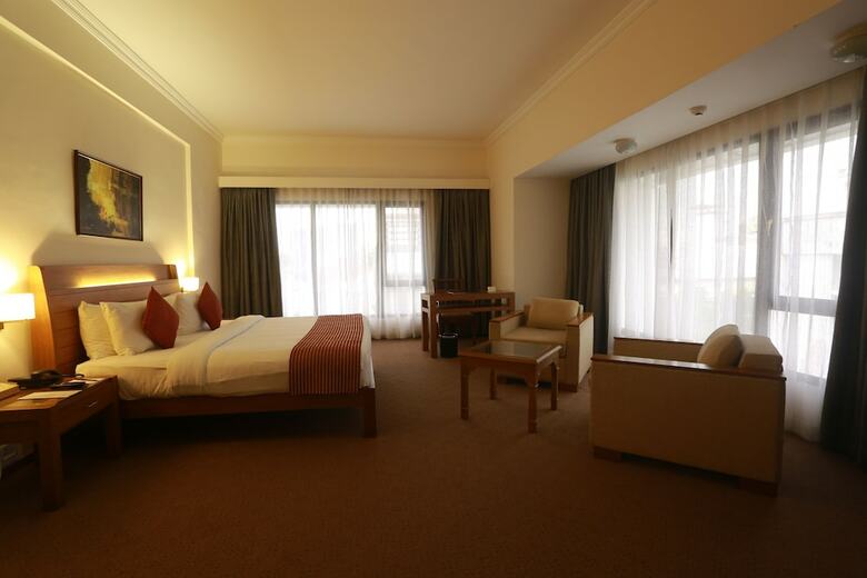 Hotel The Avenue Regent
