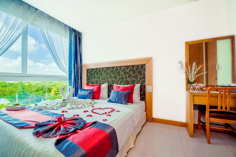 Aparthotel Grand Nai Harn Suites
