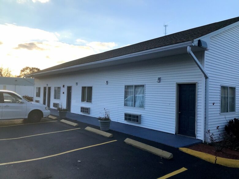 Motel Amerivu Inn & Suites
