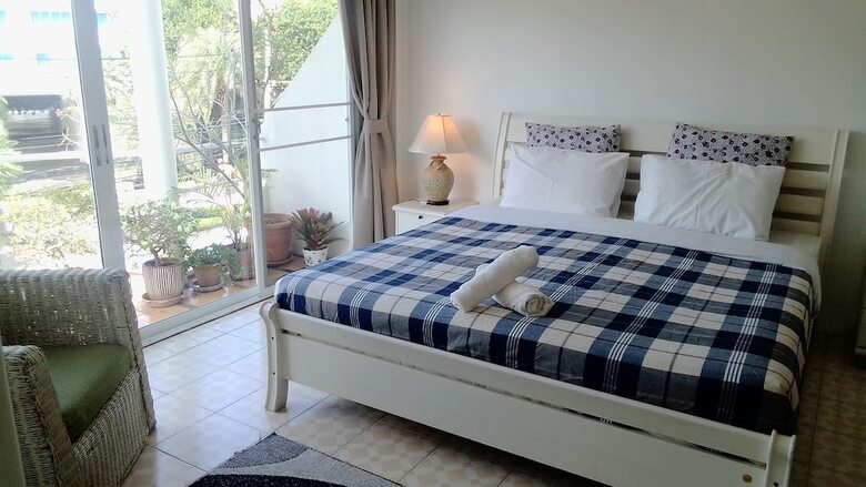 Corner Cafe Bed And Breakfast