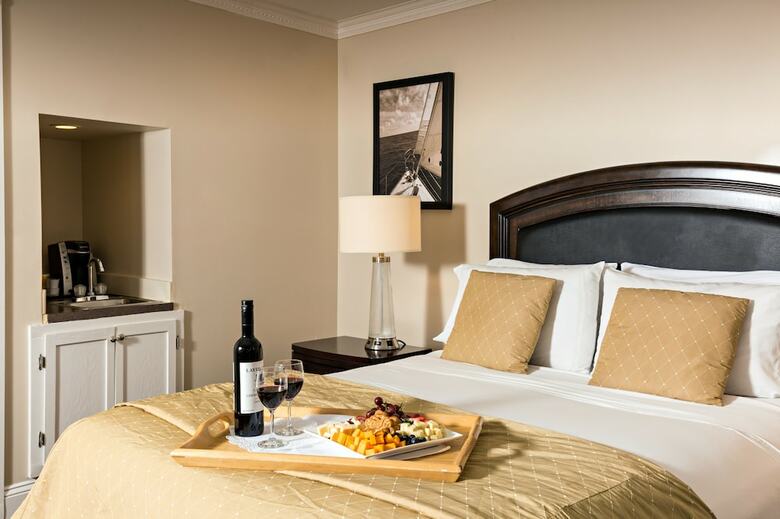 Hotel Crowne Pointe Historic Inn & Spa - Adults Only