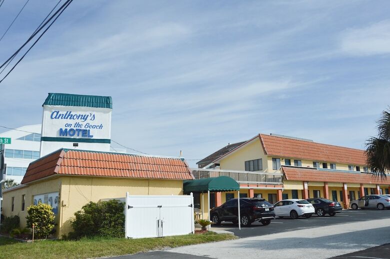 Motel Anthony's On The Beach