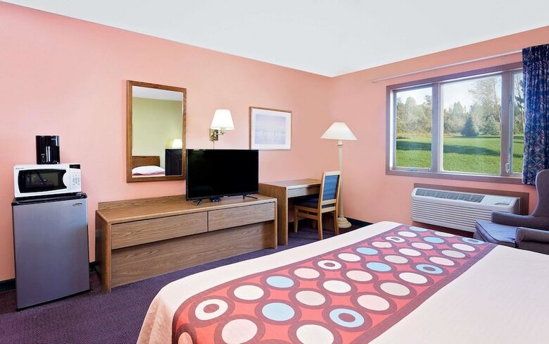 Hotel Super 8 By Wyndham Sturgeon Bay