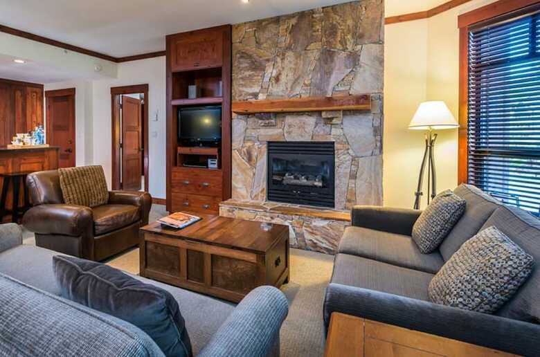 First Tracks Lodge