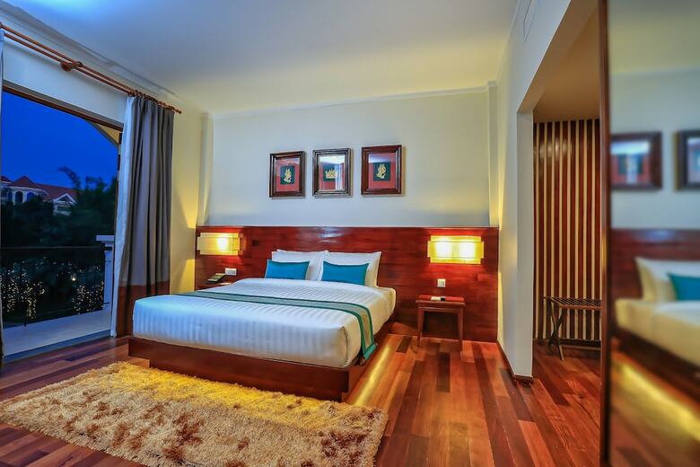 Hotel The Privilege Floor By Lotus Blanc