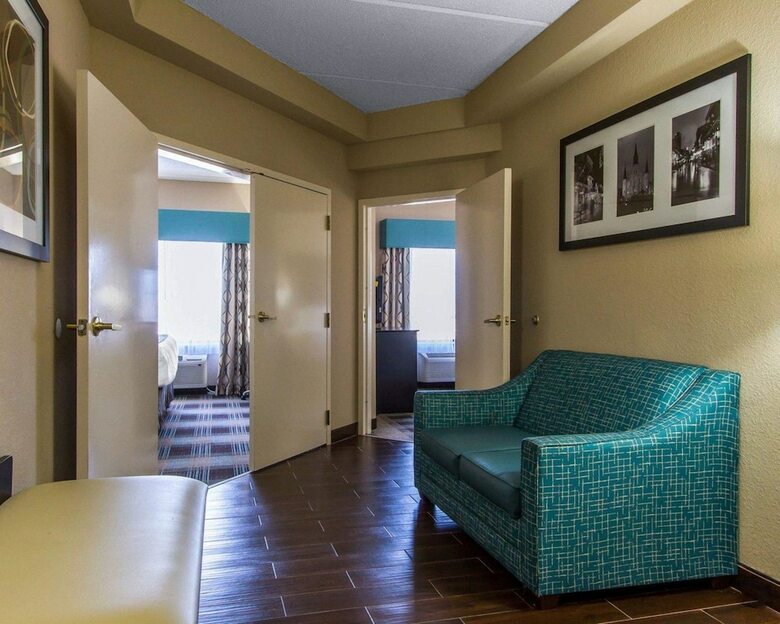 Hotel Comfort Suites Airport