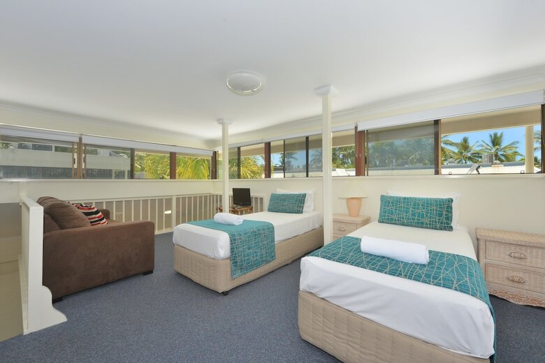 Hotel Driftwood Mantaray