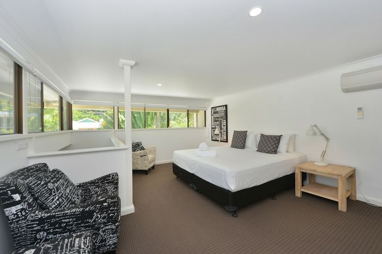 Hotel Driftwood Mantaray