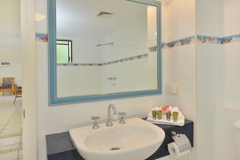 Hotel Driftwood Mantaray