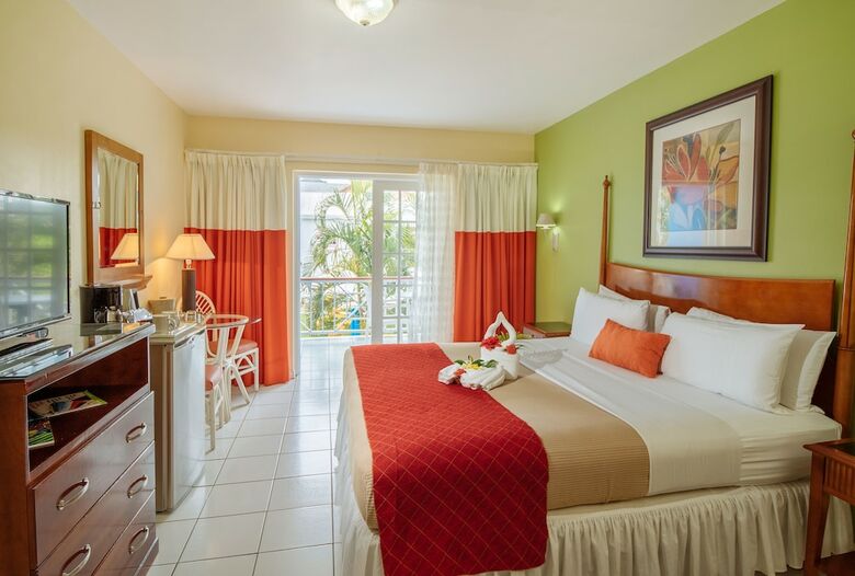 Hotel Bay Gardens Inn