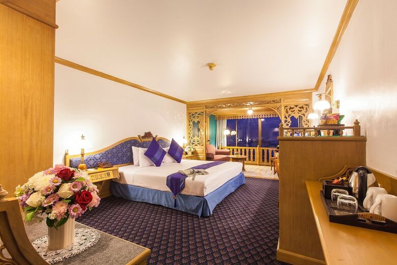 Lotus Hotel Pang Suan Kaew