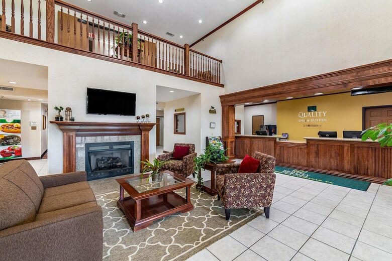 Hotel Quality Inn & Suites