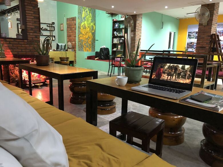 Hostal Warm Bed Hostel