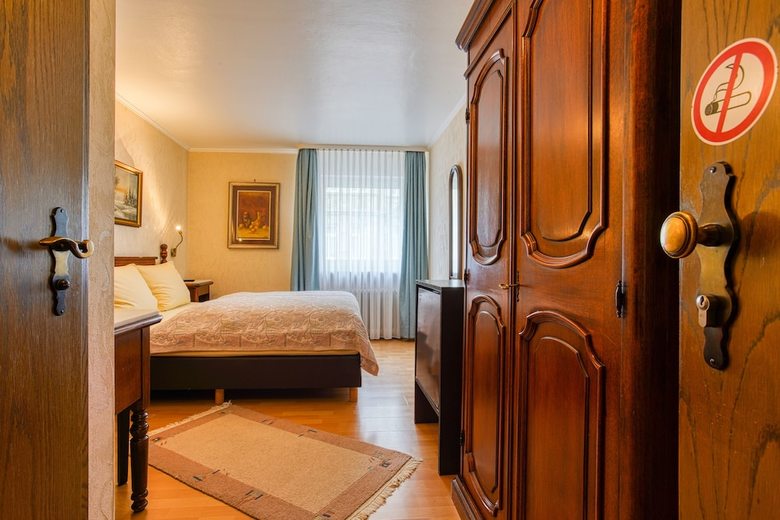 Ff&e Hotel Bavaria