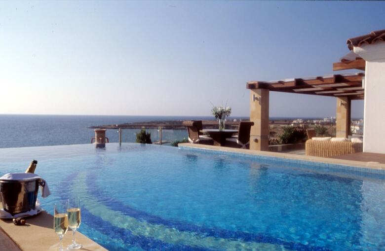 Coral Beach Hotel And Resort
