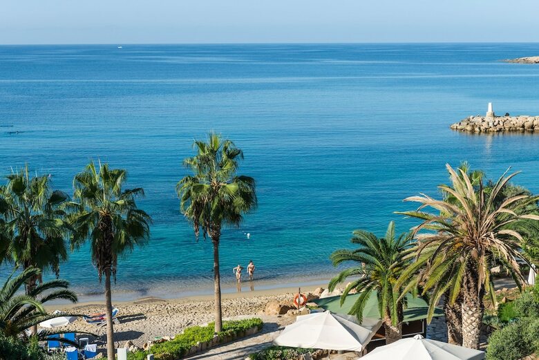 Coral Beach Hotel And Resort