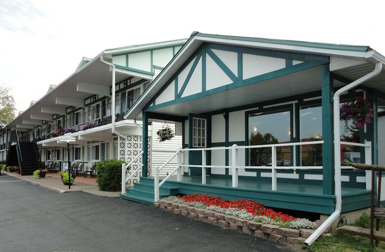Hotel Country Squire Resort