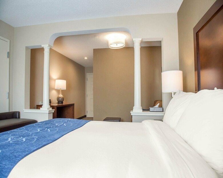 Hotel Comfort Suites West Warwick - Providence