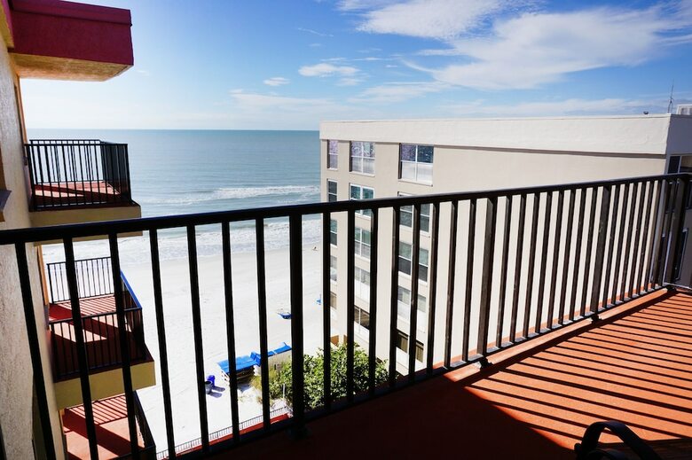Las Brisas Condominiums