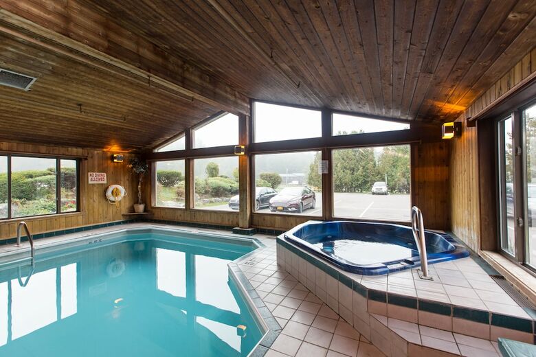 Hotel Commodores Inn