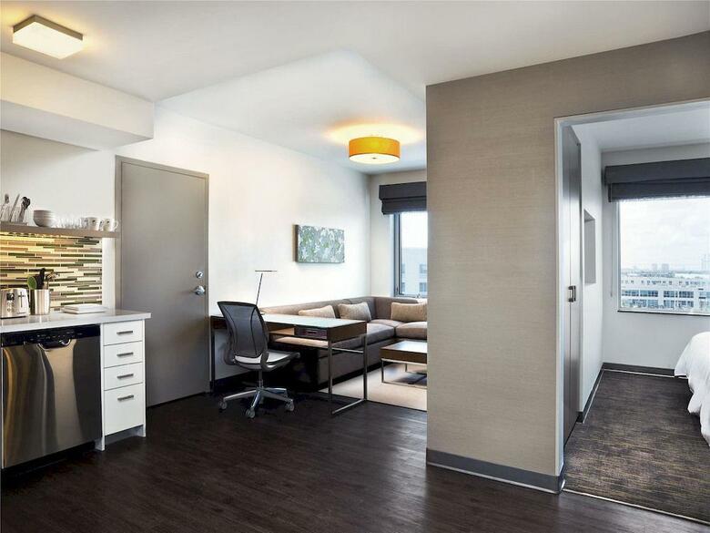 Hotel Element Miami Doral