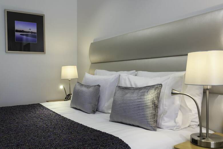 Trailways Hotel Nelson