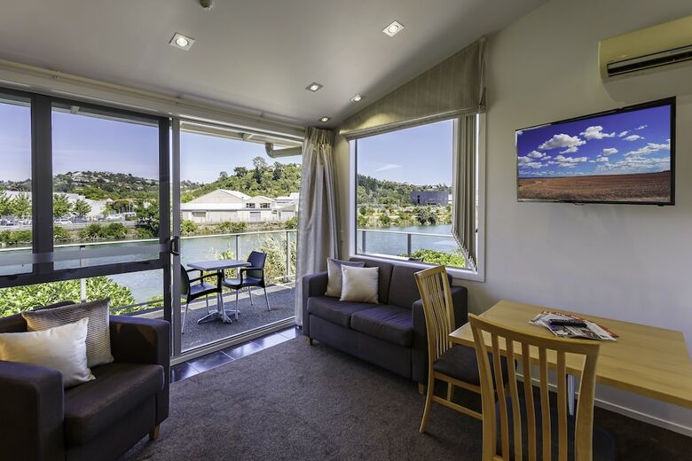 Trailways Hotel Nelson