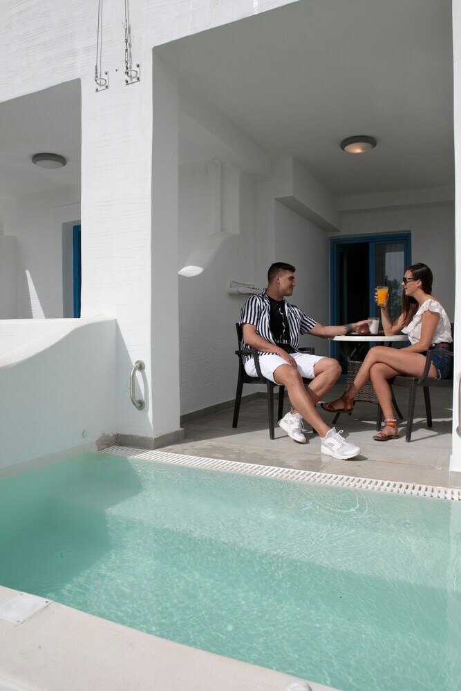 Liana Beach Hotel & Spa