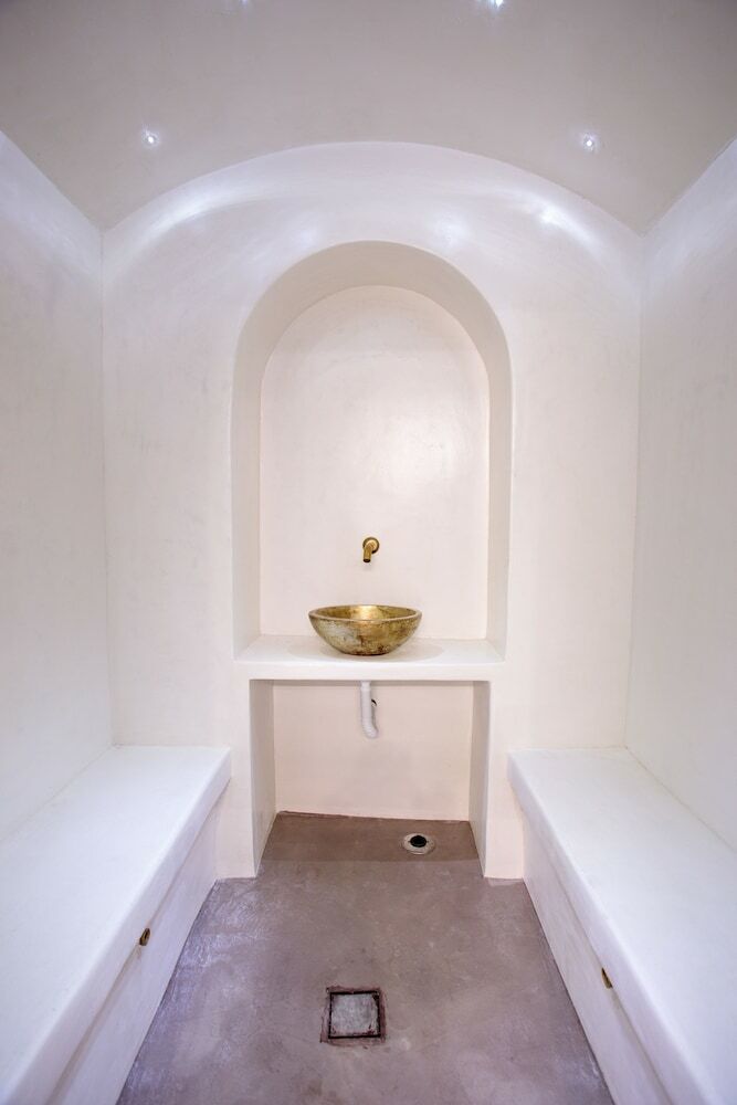 Liana Beach Hotel & Spa