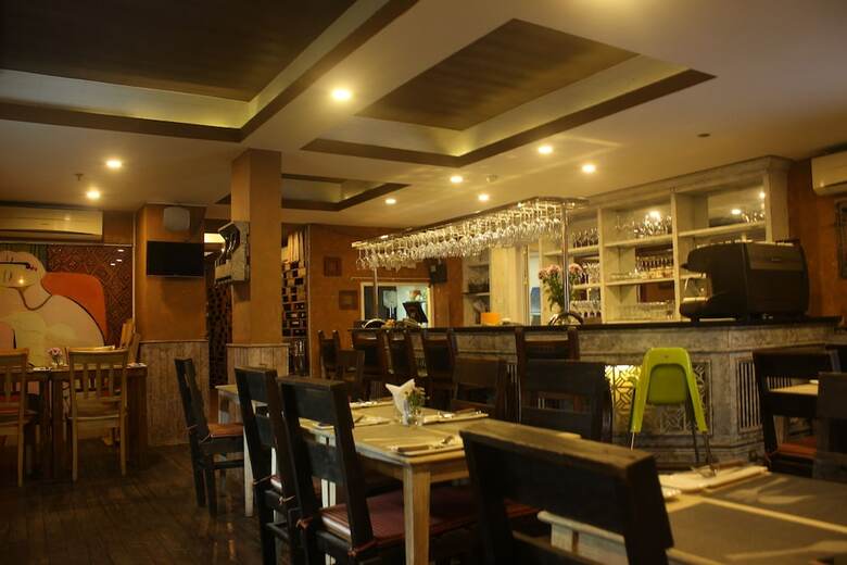Crown Diamond Hotel