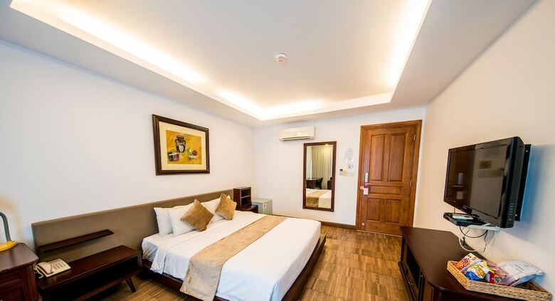 Crown Diamond Hotel