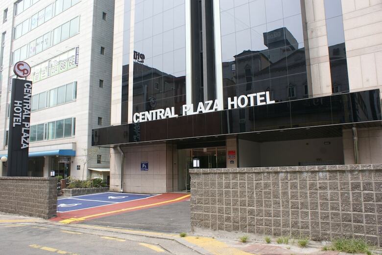 Central Plaza Hotel