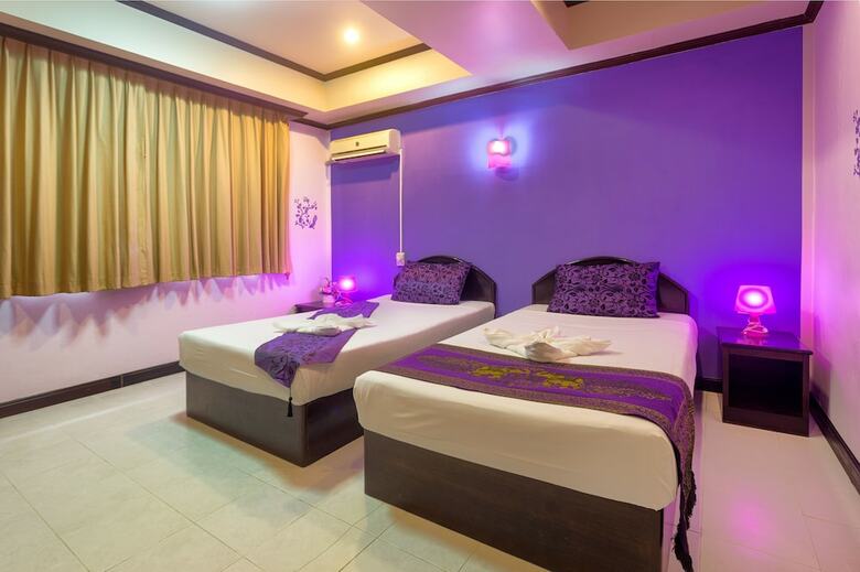 Hotel Grand Orchid Inn