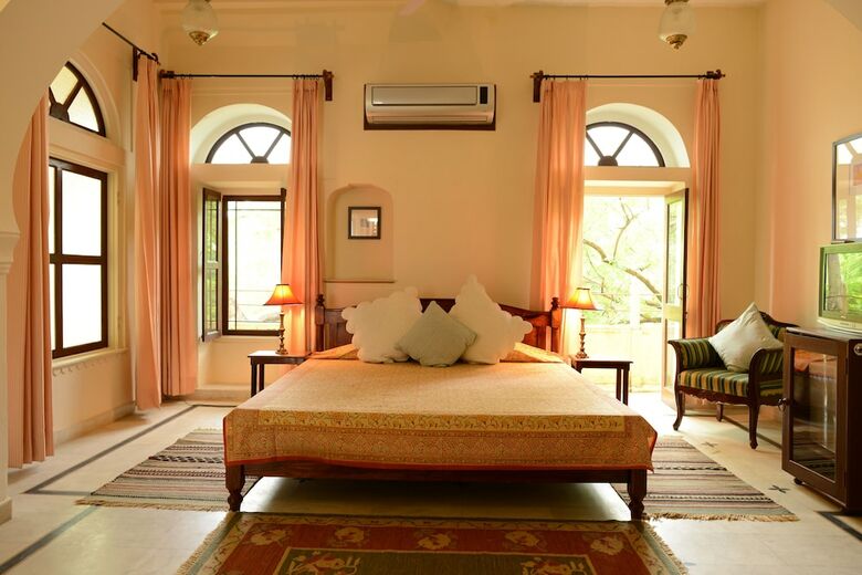 Hotel Diggi Palace