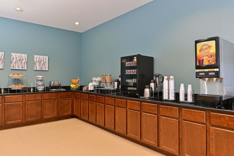 Hotel Sleep Inn & Suites