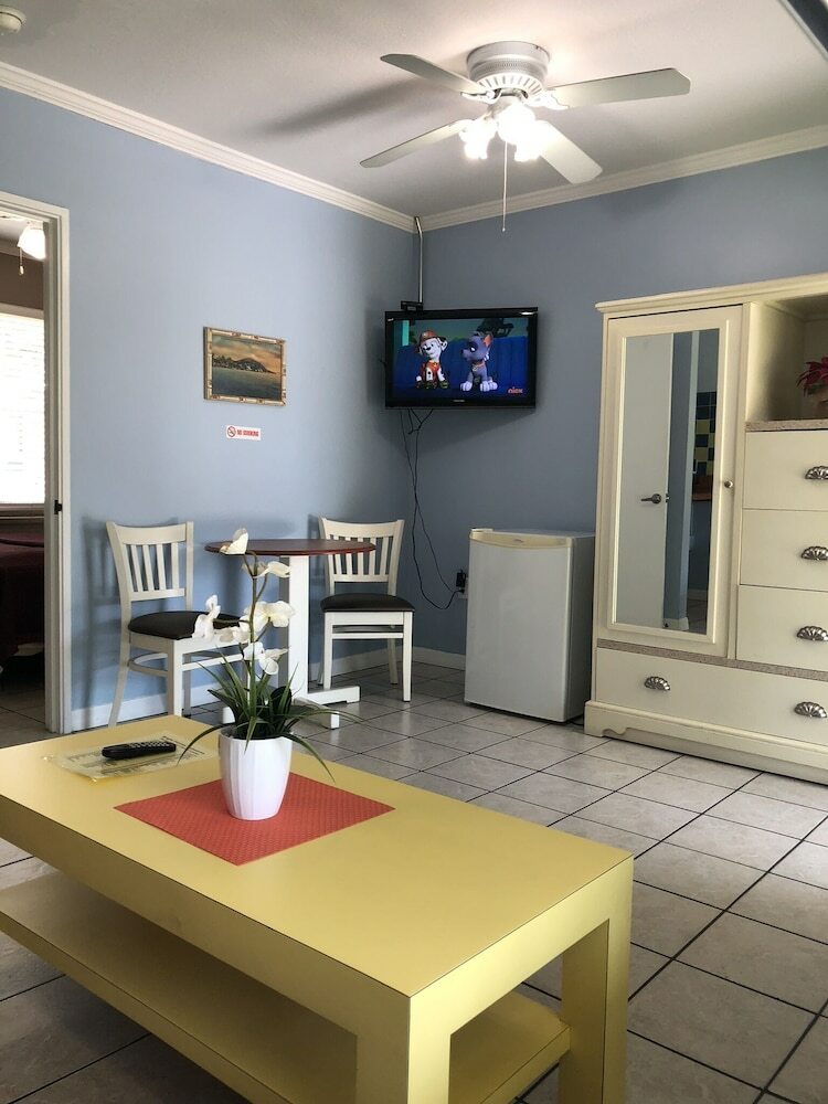 Motel Lakeside Inn And Cafe