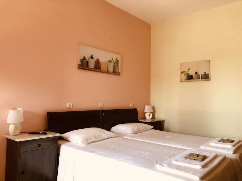 Apartamentos Nicolas Beach Guesthouse