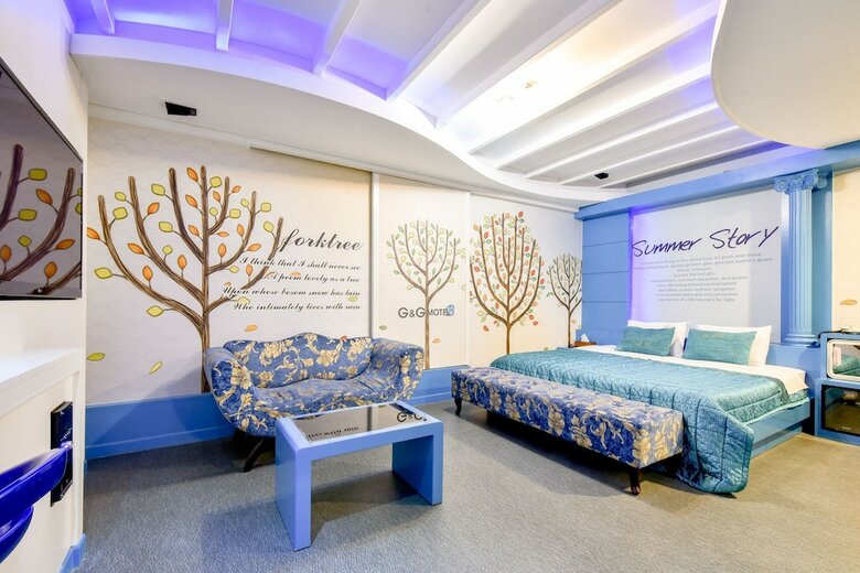 Thebay Hotel