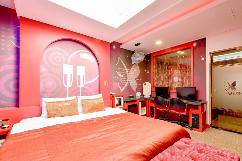 Thebay Hotel