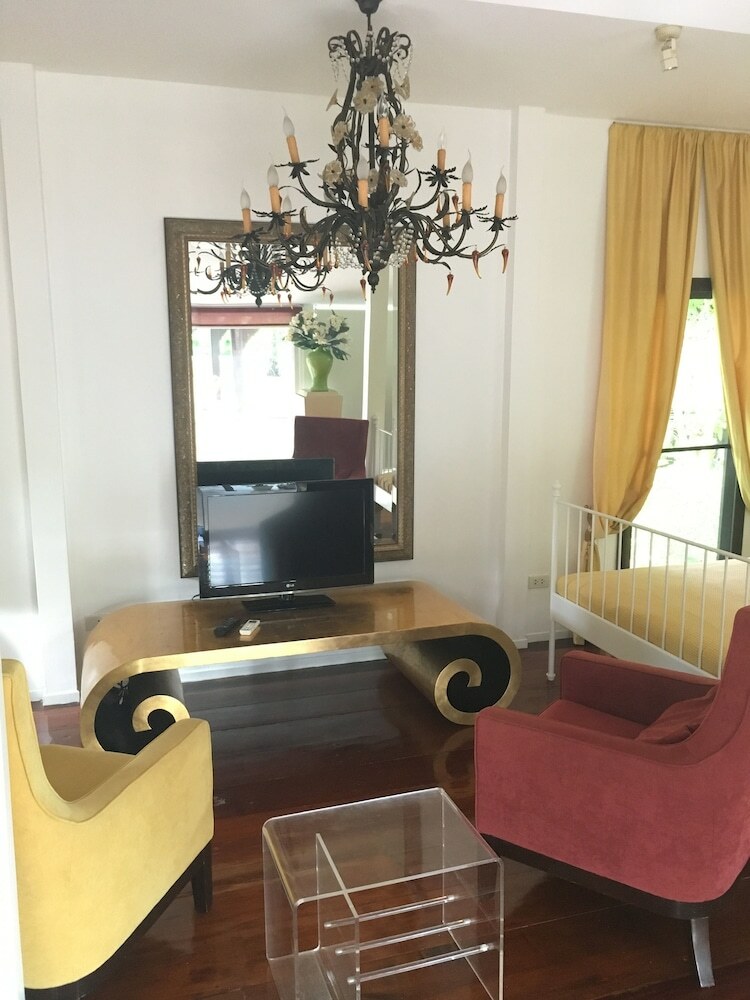 Ban Keaw Villas