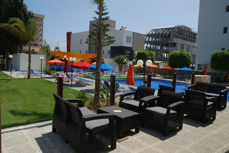 The Caravel Hotel