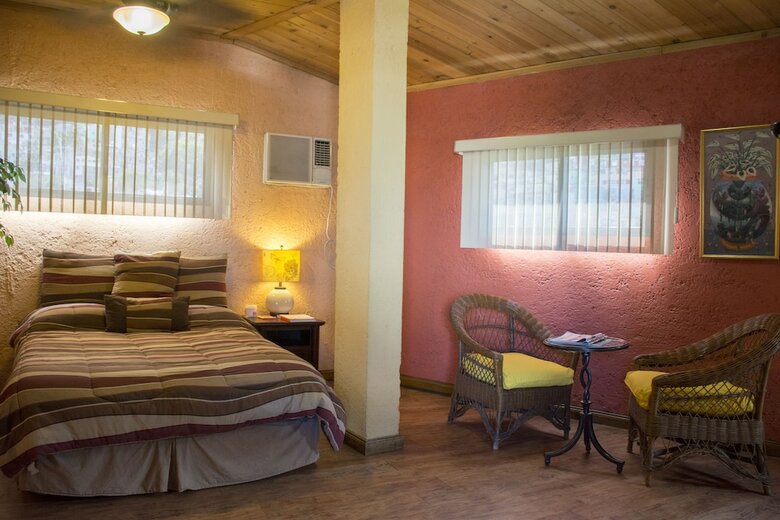 Hotel B & B Comfy Inn
