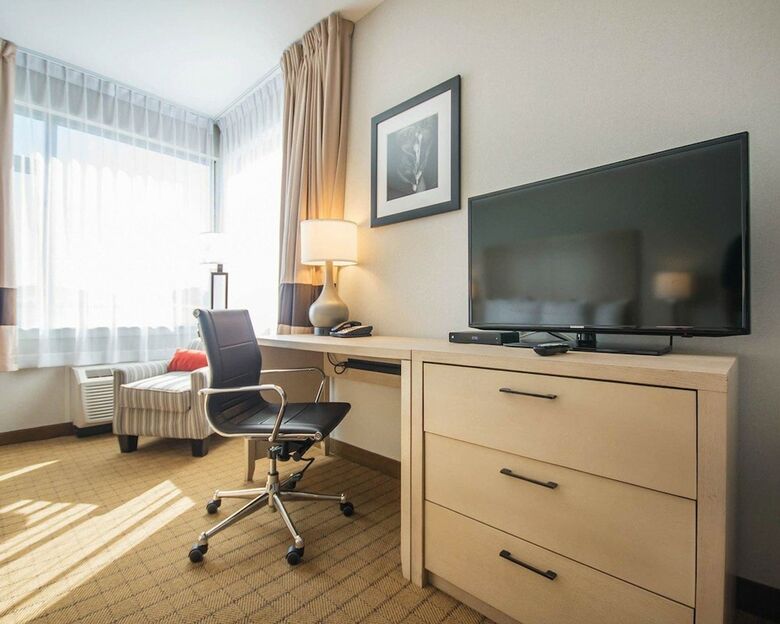 Hotel Comfort Inn & Suites