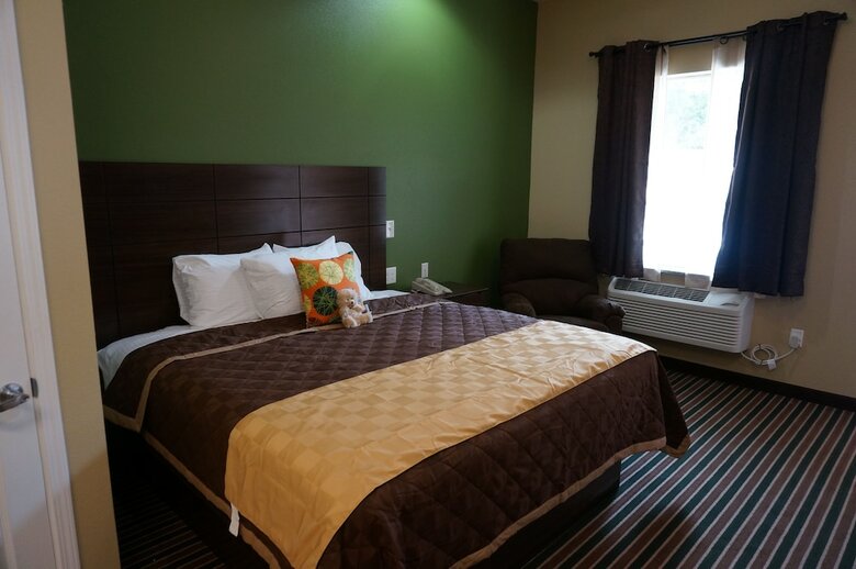 The Bungalows Hotel & Event Center