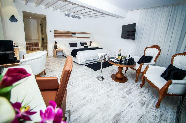 The Ciao Stelio Deluxe Hotel
